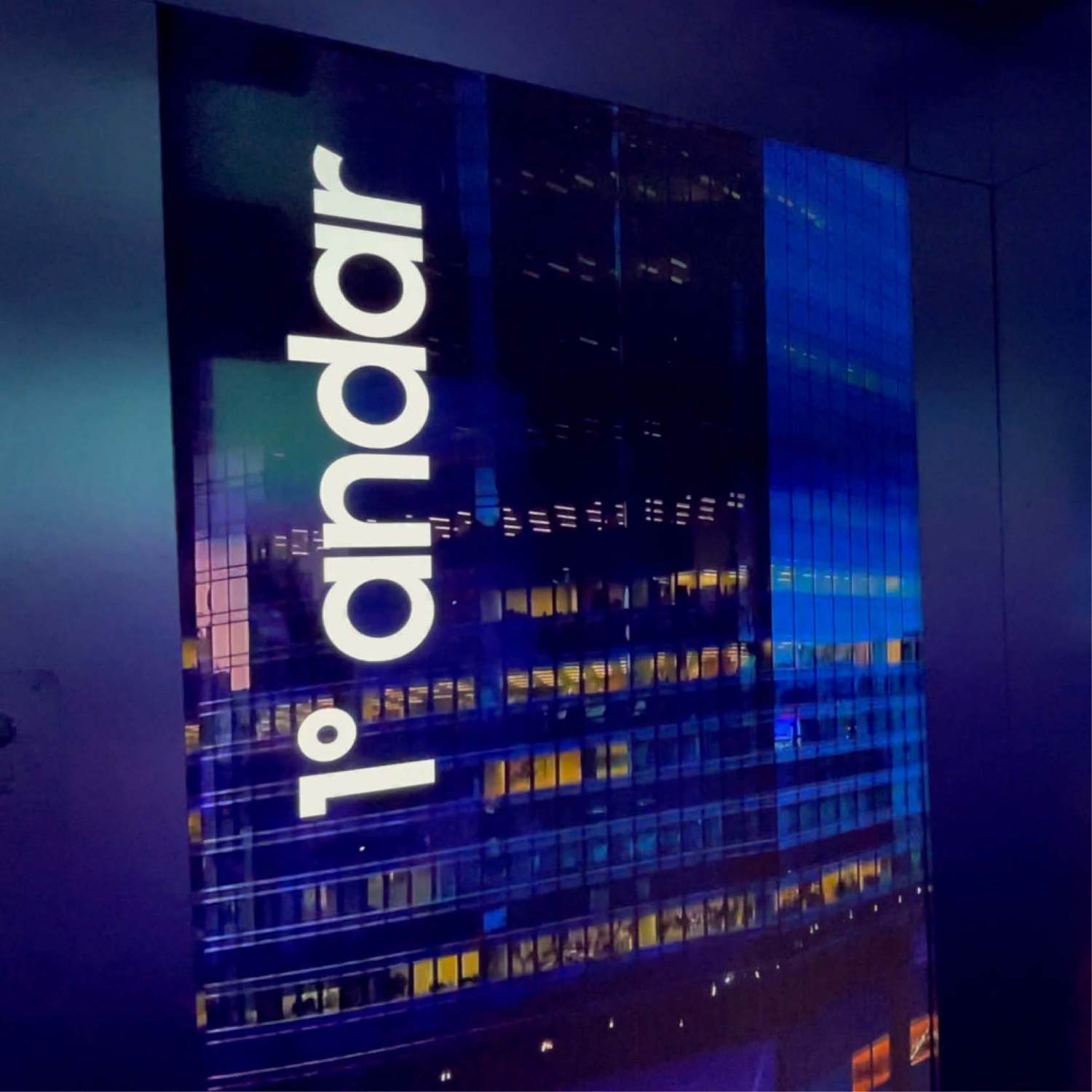 Samsung - Elevador Imersivo Galaxy Samsung - Elevador Imersivo Galaxy