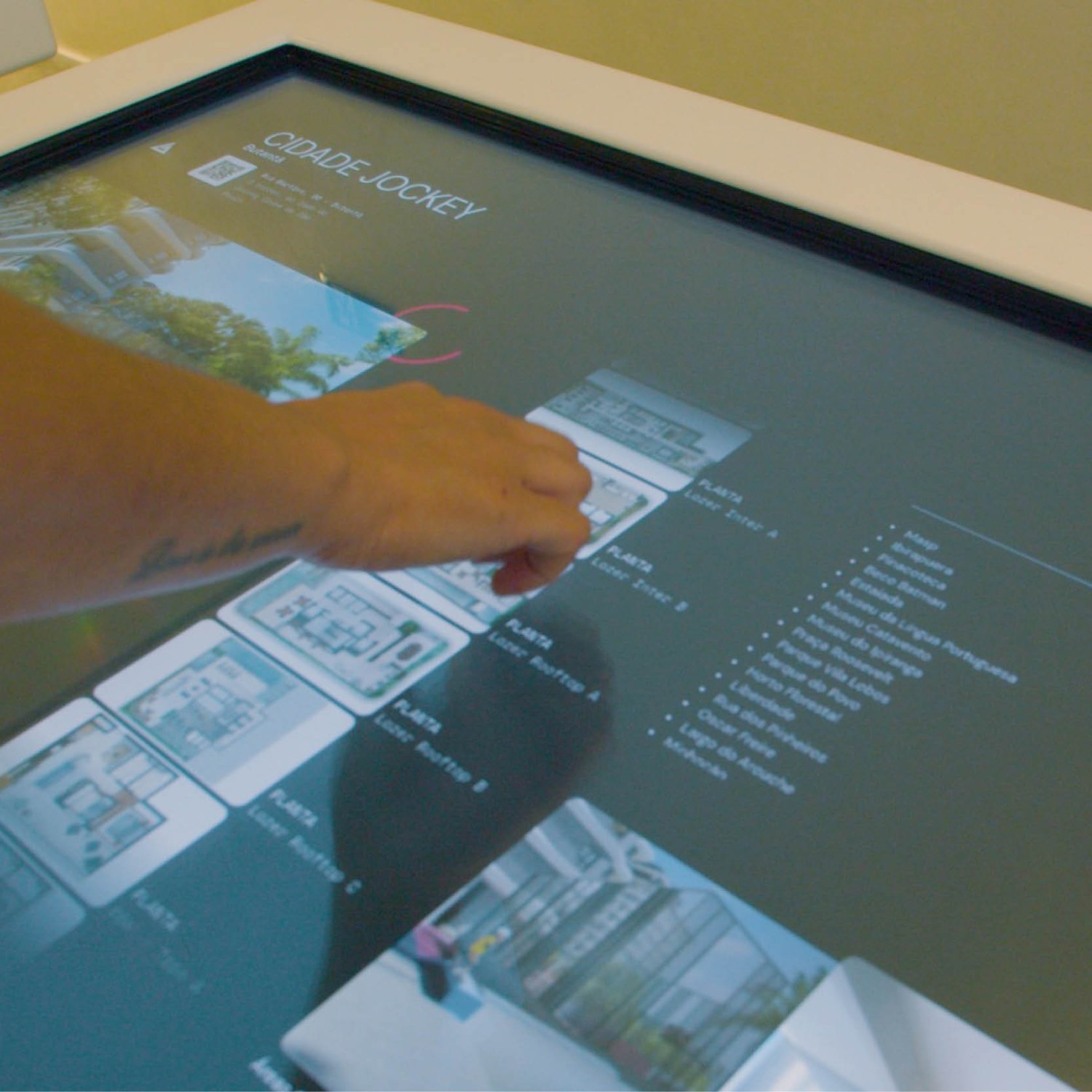 Gafisa - Gafisa: painéis LED e mesas interativas Gafisa - Gafisa: painéis LED e mesas interativas