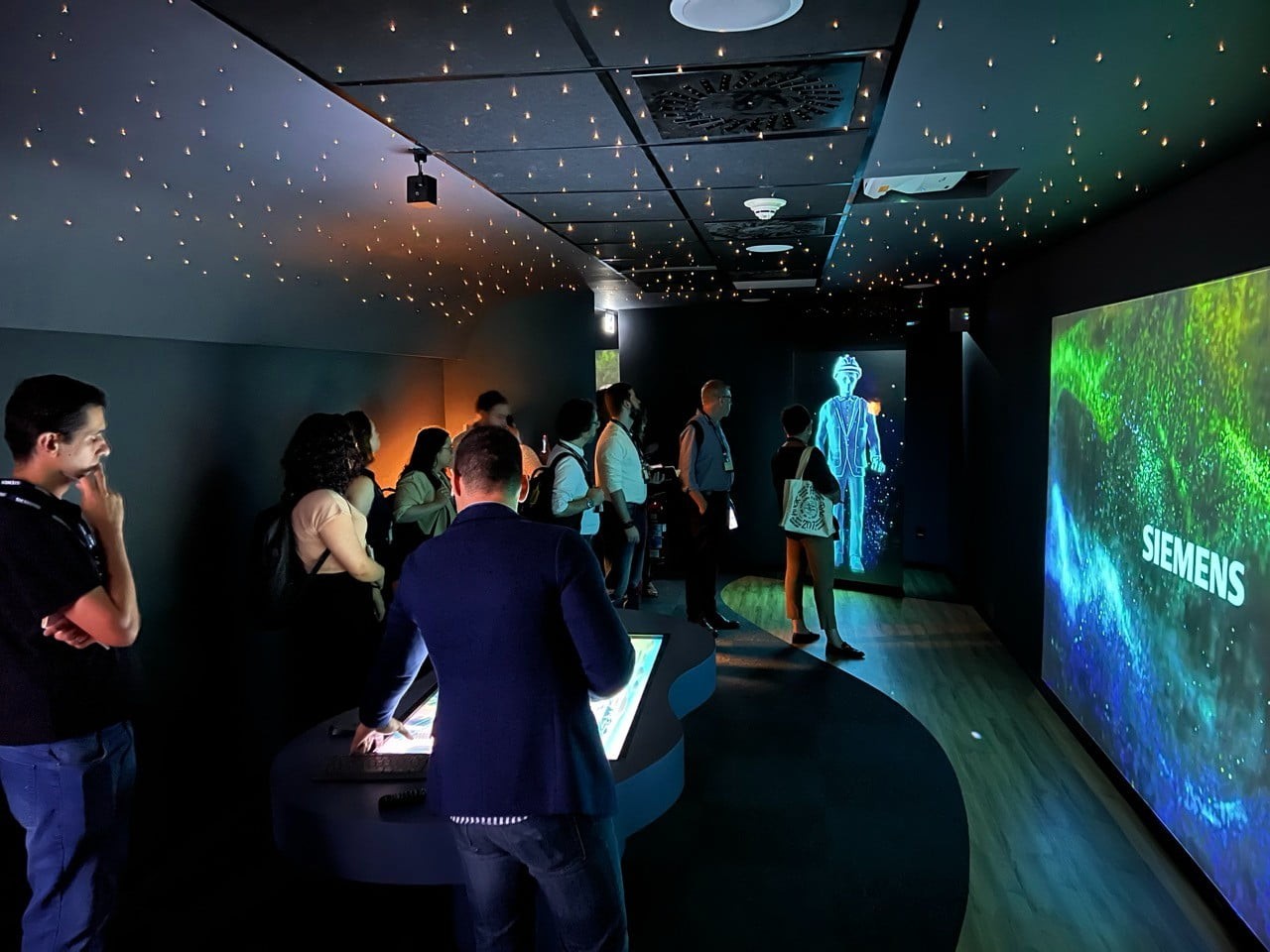 Siemens - Digital Experience Center  - 2