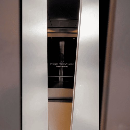 Yuny - Elevador Imersivo: uma experiência tecnológica para a Yuny Yuny - Elevador Imersivo: uma experiência tecnológica para a Yuny