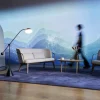 Ambiente de varejo com tecnologia invisível integrada ao espaço para criar uma experiência do consumidor mais fluida e imersiva.